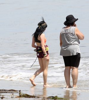 Maisie-Williams-Feet