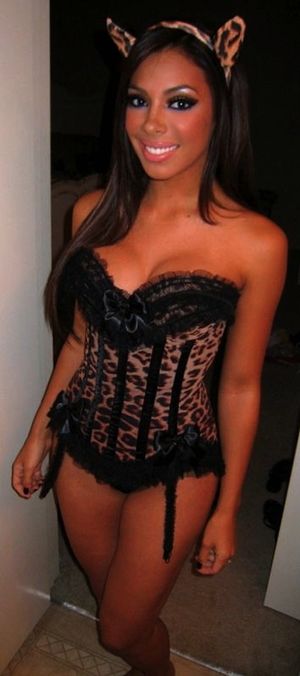 Amateur Girls Posing In Sexy Lingerie 017