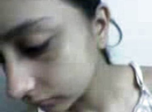 indian girl showing her boobs :
