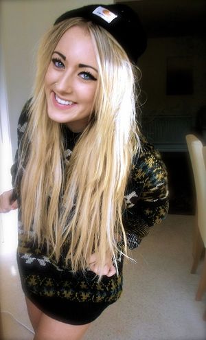 Talk To and Watch Beautiful Blondes Live Fuck and Finger Themselves…FREE