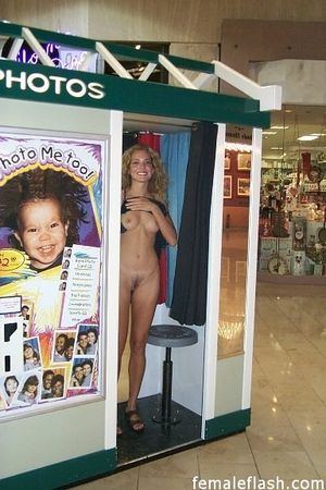 Sexy lady flashes naked in the photobooth