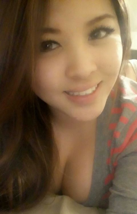 trancemebby:

Chillin in bed..bored.. Bigboobs, Toket Gede,...