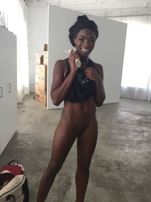 flashing shaved pussy of ebony goddess ana foxxx