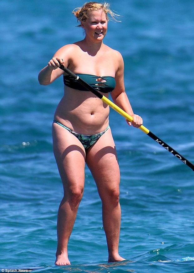 Fun in the sun: Amy Schumer was pictured enjoying a Paddle Boarding session in Kona, Hawaii on Thursday