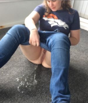 hotpeeingbabesblog: My collection of peeing babes