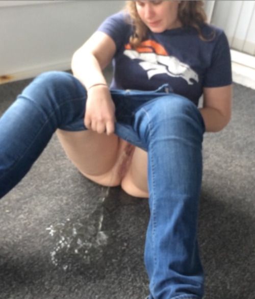 hotpeeingbabesblog:

My collection of peeing babes