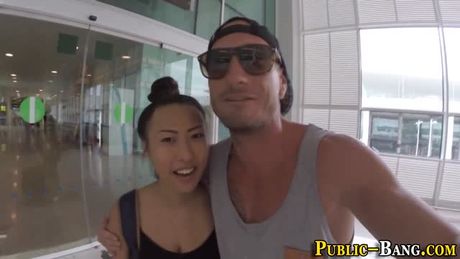 Asian ho fucks in carpark