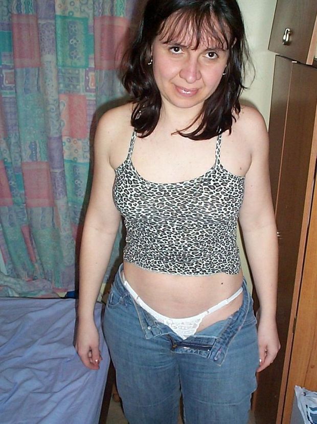 Chubby UK Mature Wife Licking & Spreading