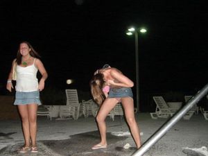 waterfrommyhole: Dating for pissing lovers pissing contest...