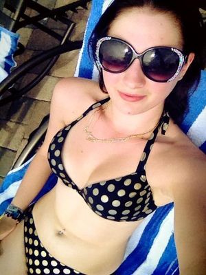 Sexy Nicollette From Russia Fingering Her Cunt