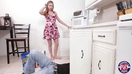 Horny teen Sydney gets her pussy pounded hard after she gets so horny seducing the plumber and sets her pussy in front of the man.