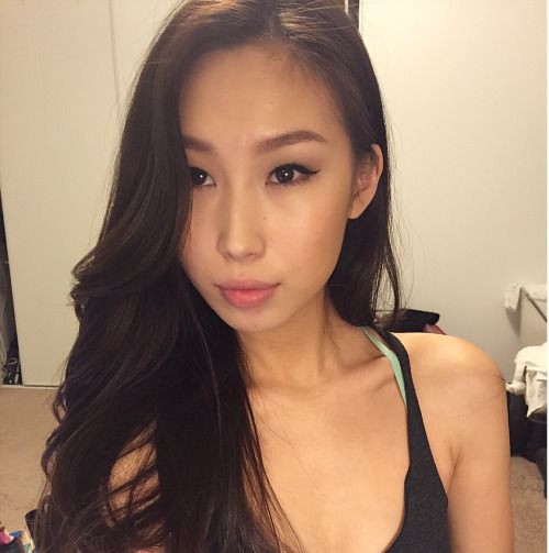 jinzino:

My makeup looks damn good today but how to get rid...