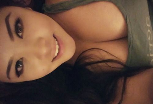 trancemebby:

Bored in bed. Pretty tired..don’t wanna sleep...