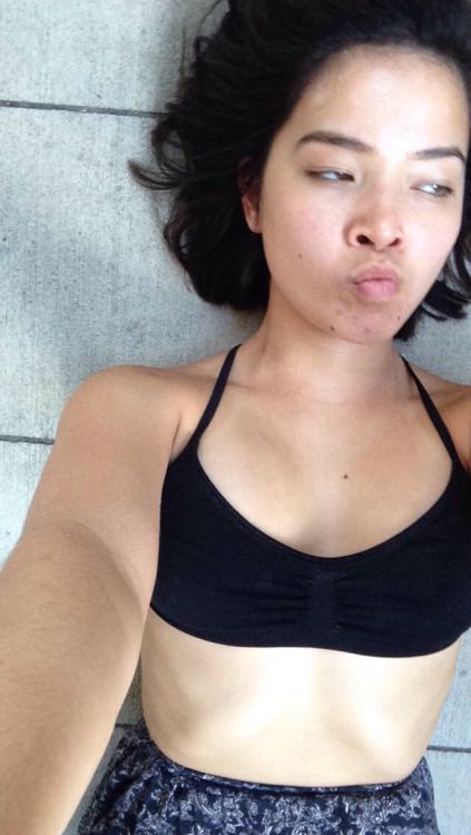 tiger-honey:

found my new fav default pose
 Bigboobs, Toket...