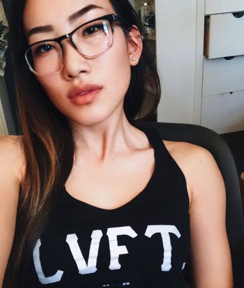 insidetides:

diggin’ the dark side // Bigboobs, Toket Gede,...