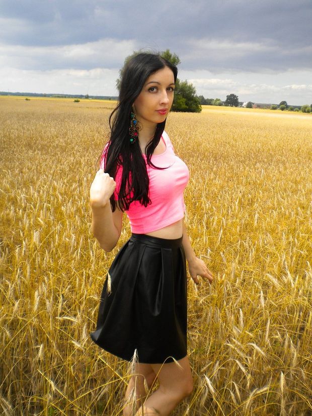 Young brunette chick posing on the rye field