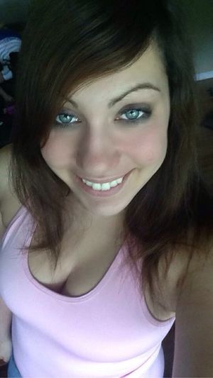 Gourgous petite redhead