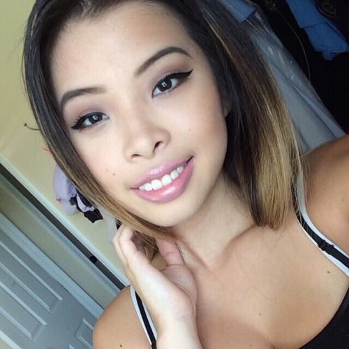 queenjeaan:

Add me on snapchat! @jean_truong
 Bigboobs, Toket...