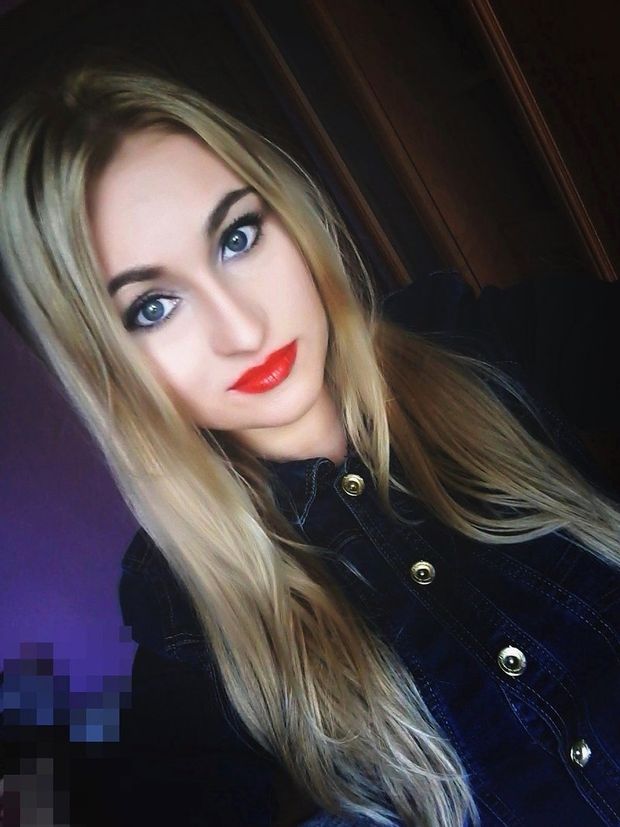 Dolled up blonde chick