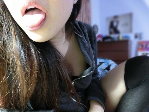 veeforvictoria:

Oooh thigh highs~~~
 Bigboobs, Toket Gede,...