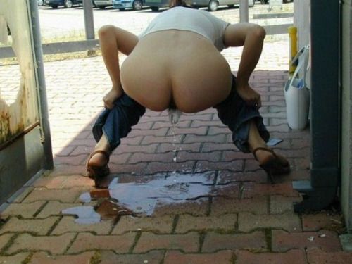 hotgirlspeeing:
The HOTTEST collection of pee girls on Tumblr!