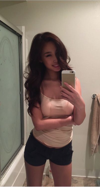 jinzino:

Been forever since I curled my hair Bigboobs, Toket...