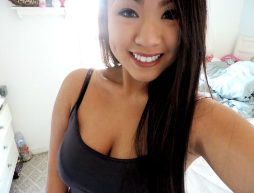 thuysangle:

ello! Bigboobs, Toket Gede, Tetek Montok, Foto...