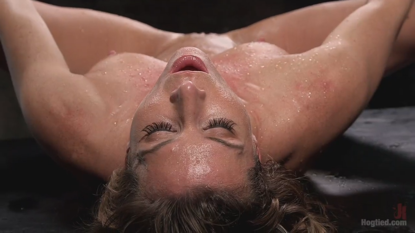 Ariel X covered in her own squirt