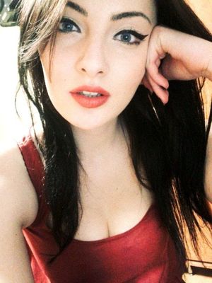 Dolled up pretty face brunette selfie