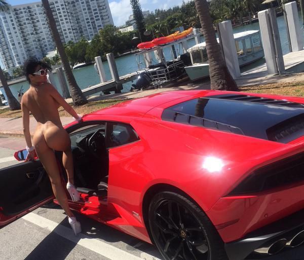 Vicky-Miami-public
