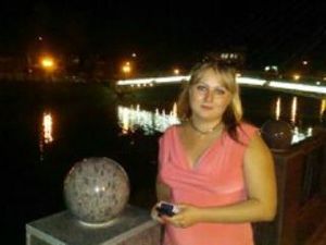 Horny Housewife Wants to Cheat with Guys on Cam