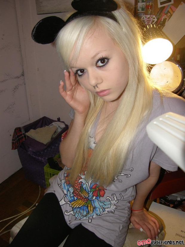 Naked Emo Scene Goth Girls Showing Off 023