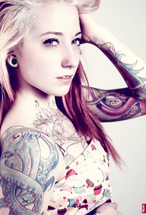 Sexy Tattooed Bitches 031