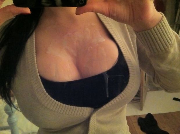 Covered boobs selfshot (i.imgur.com)