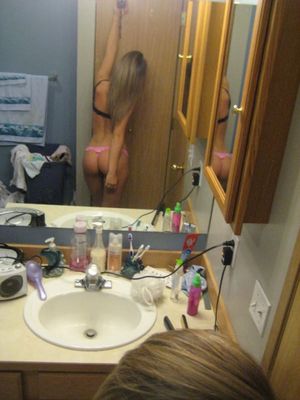 Amateur Girls Posing In Sexy Lingerie 777