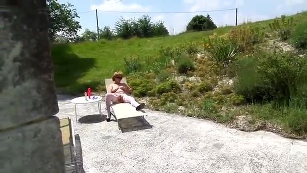 nice mature white stocking outdoor masturbate