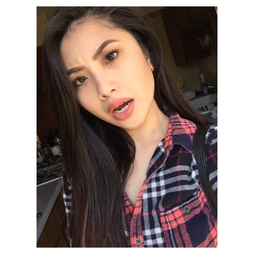 jillashley:

When your lipstick matches your flannel