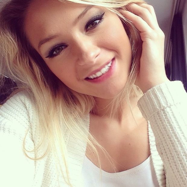 Gorgeous blonde Denisa Retegan