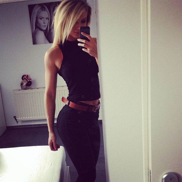 Denisa in sexy selfie
