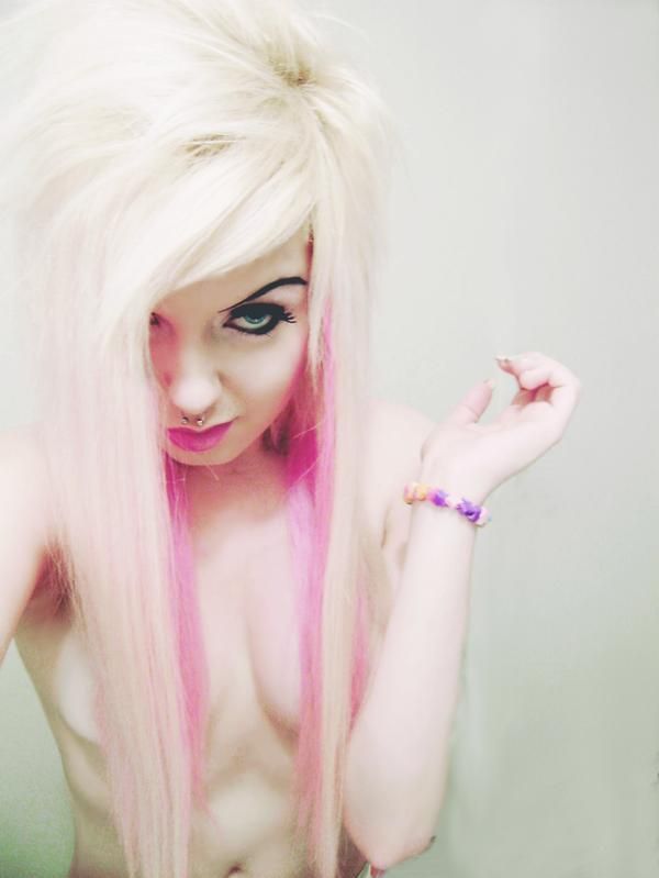 Cute Scene Girls Posing Naked 019