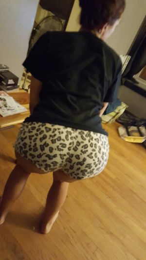 Green shorts for Leopard (1 of 3)