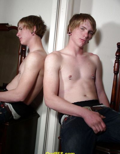 Homo dude s wild jerking off