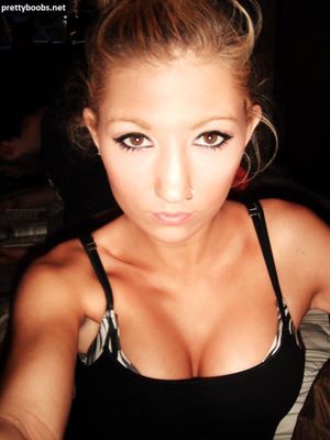 >>>This girl on live webcam: ...