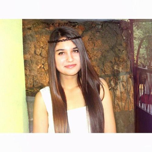 I am liz. I am 16 years old lesbian from greece. Looking for les friends. Kik me liz2357