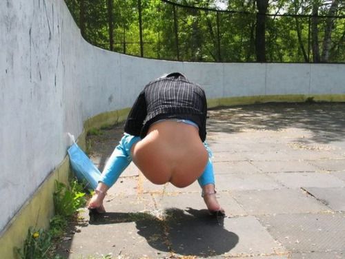 jsgirlspissing:

Girls Peeing / Piss Fetish Blog JSGirlsPissing