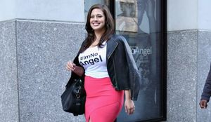 Ashley Graham 5ft9in (175 cm) 170lbs (77 kg)