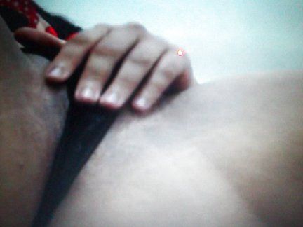 Latina masturbandose