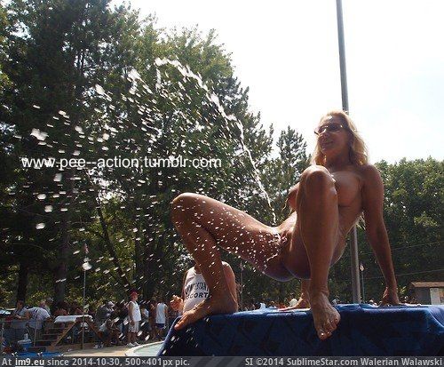 pee–action:
follow for more hot peeing ladies!