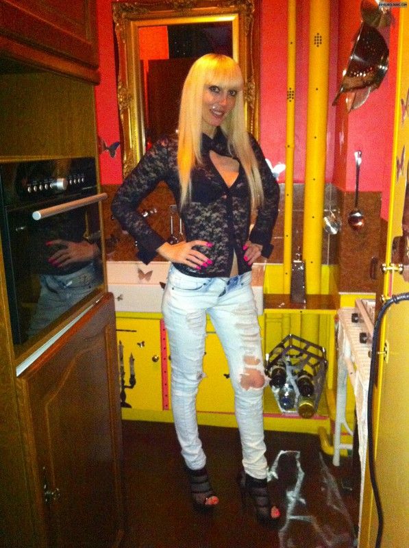 elisa hot 4