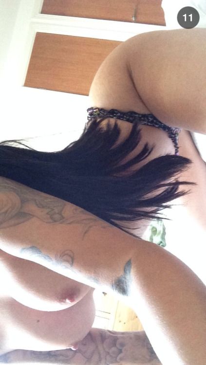 swappingsnapchats:
Her snapchat name here!